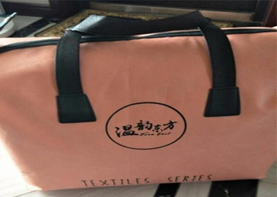 歡度中秋，喜迎國(guó)慶，鑫潤(rùn)豐發(fā)送福利羽絨被溫暖員工心